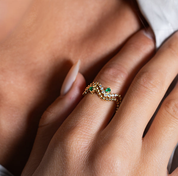 wavy bubble ring with emerald
