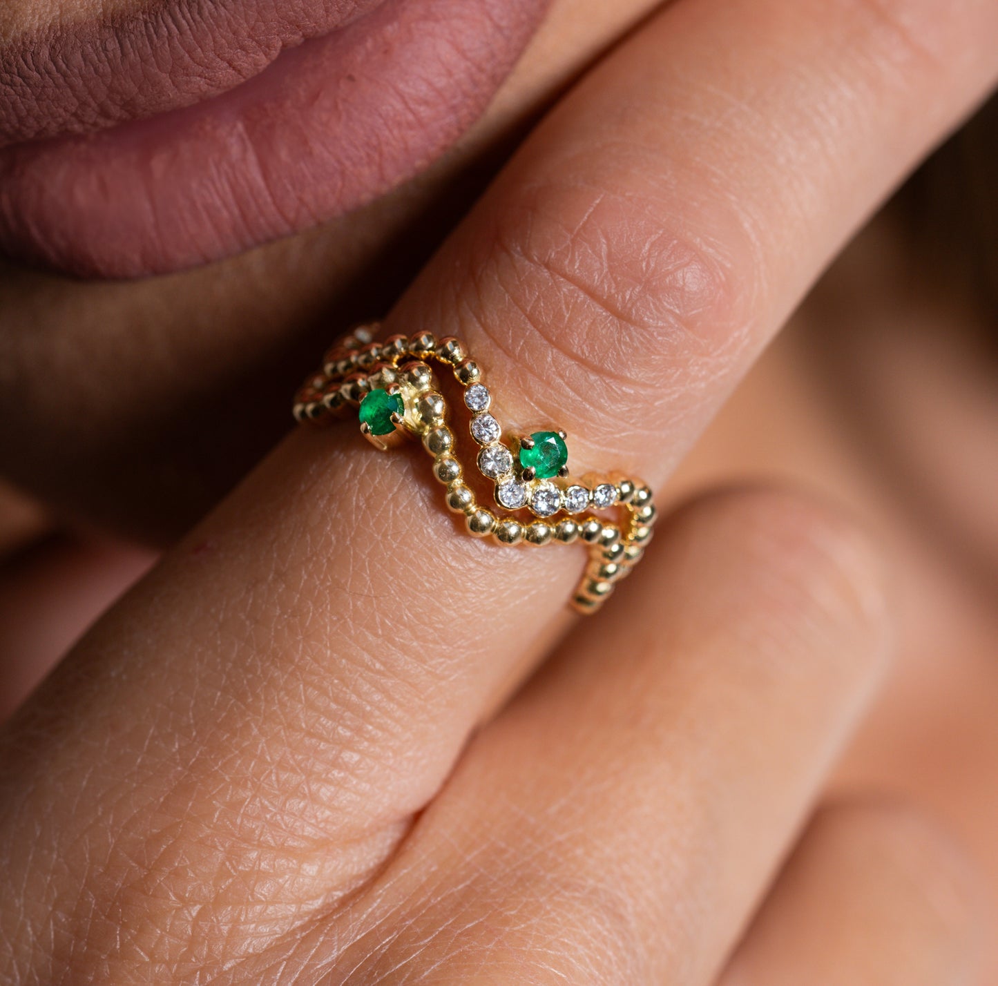 wavy bubble ring with emerald