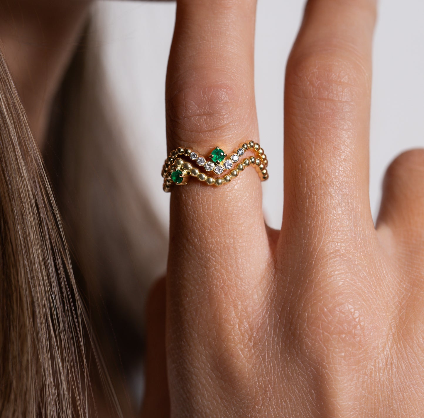wavy bubble ring with emerald