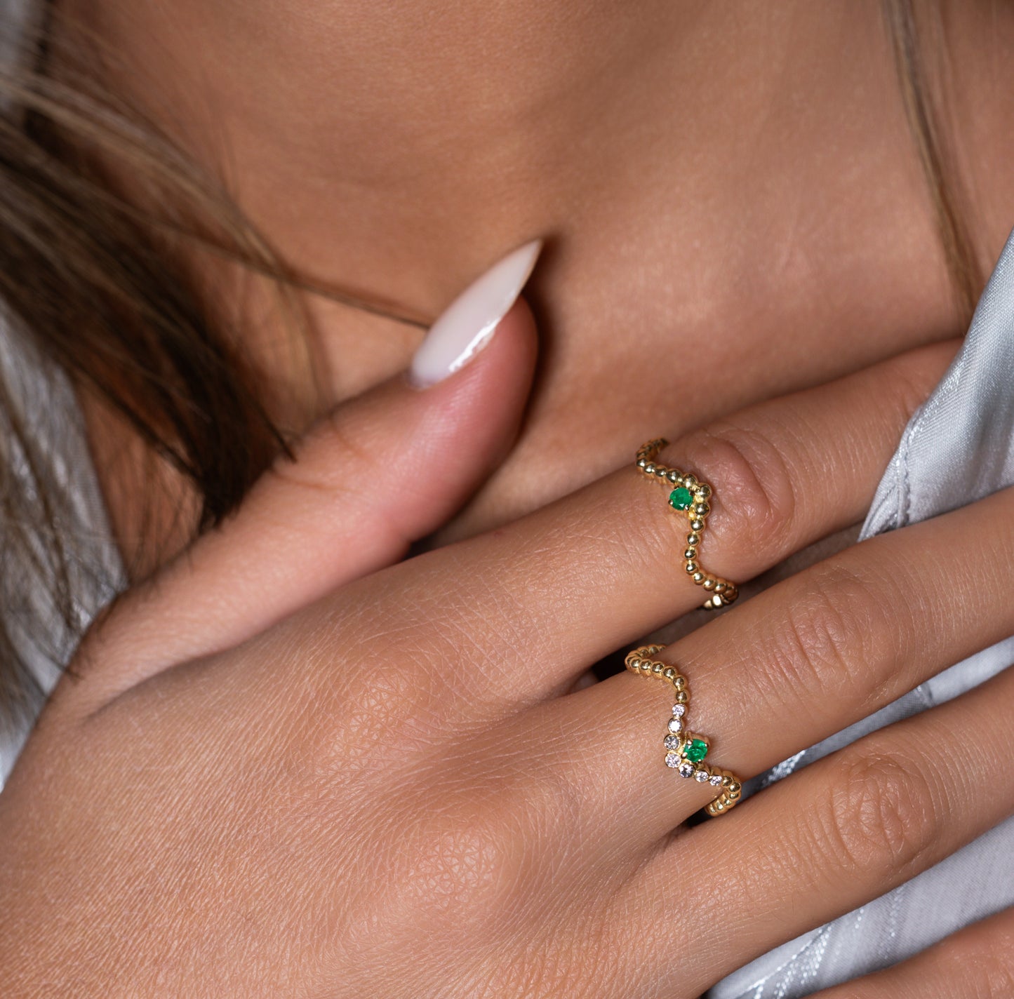 wavy bubble ring with emerald